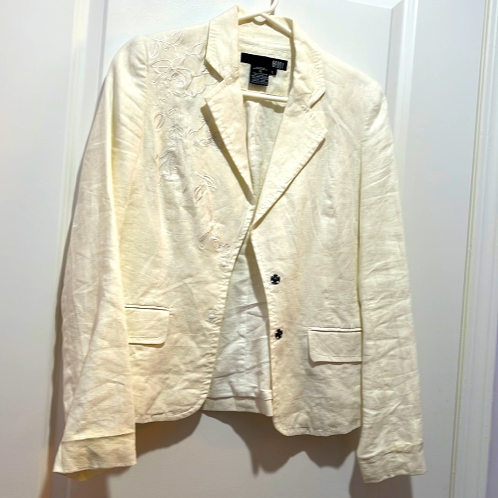 Vintage White Floral Business Jacket by Bedo